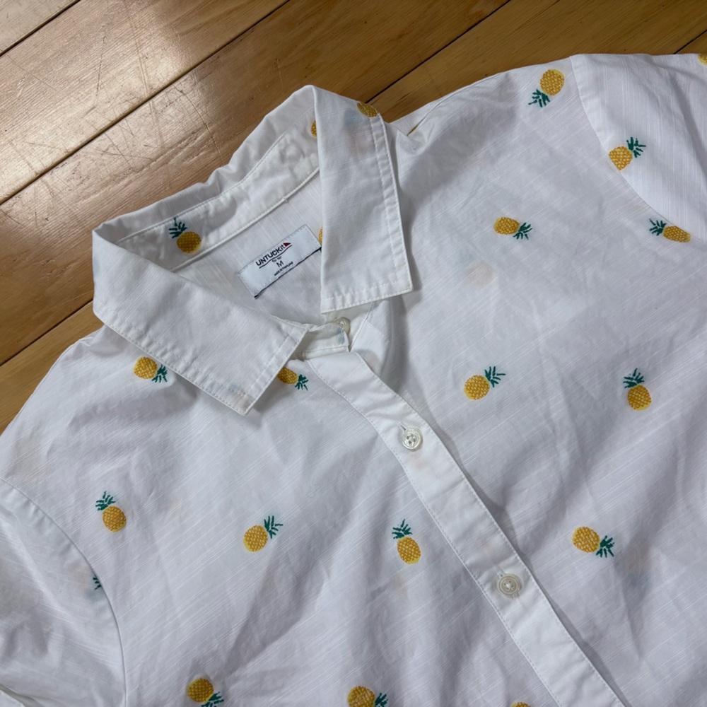 UNTUCKit For Her Button Up Shirt Womens Sz M Penny Embroidered Pineapples